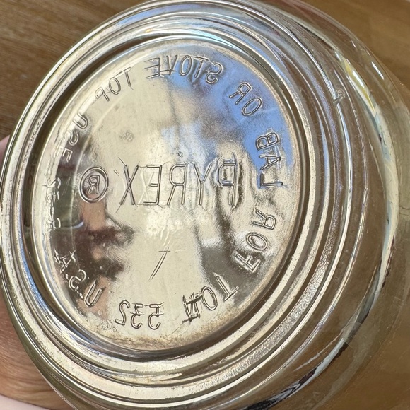 Vintage Pyrex Clear Glass One Quart Measuring Cup with Red Markings - Picture 5 of 7